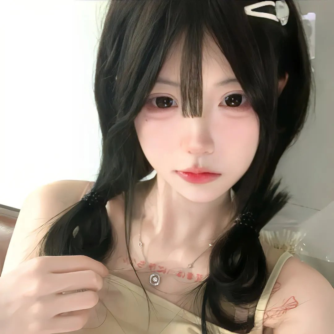 三个带面纱的女子